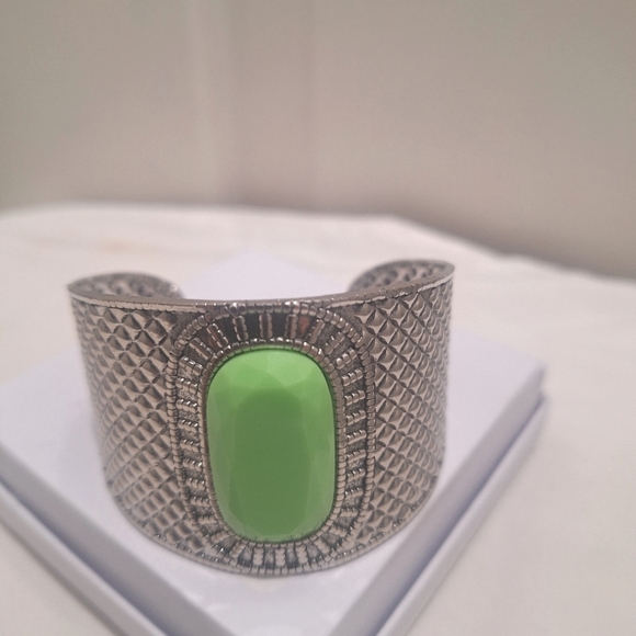 Paparzzi Wide Silver Cuff With Green Stone - Picture 3 of 4